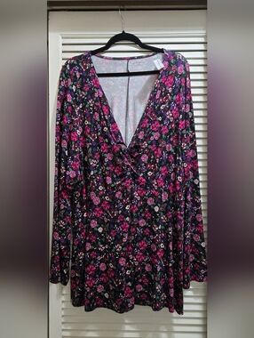 Lane Bryant Floral Twist Front Top NWT Size 30/32